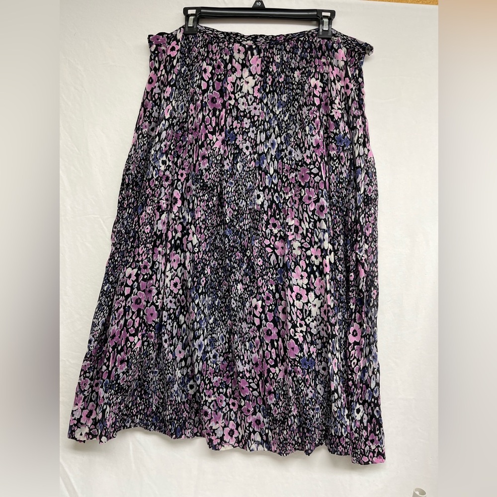 Vintage Geiger Collection Floral Print Skirt 
Made in Austria
85% wool -sheer